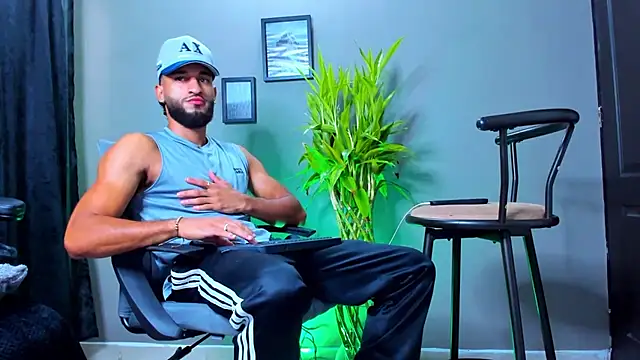 Damian 022 online show from 10-25-25, 02:17