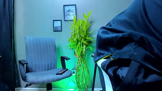 Damian 022 online show from 10-19-25, 02:20