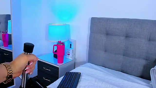 Snapshot of Samantha__Vega chatting on 03-18-25, 11:09 Samantha Vega online show from 03-18-25, 11:09