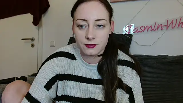 Snapshot of Jasmin-White chatting on 04-29-26, 01:48 Jasmin-White online show from 04-29-26, 01:48