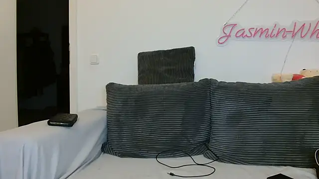 Jasmin-White online show from 07-01-26, 05:13