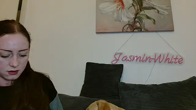 Snapshot of Jasmin-White chatting on 05-09-26, 08:12 Jasmin-White online show from 05-09-26, 08:12
