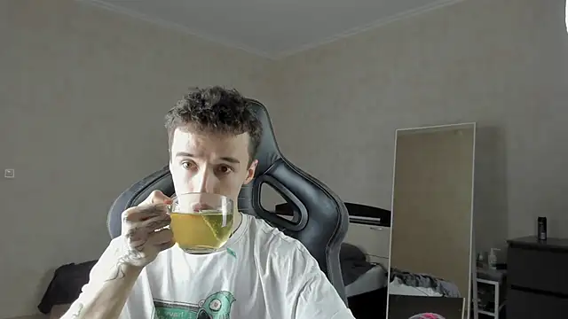 Snapshot of MasonWarholl chatting on 03-21-25, 01:13 MasonWarholl online show from 03-21-25, 01:13