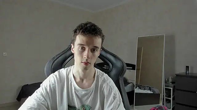 Snapshot of MasonWarholl chatting on 03-21-25, 04:17 MasonWarholl online show from 03-21-25, 04:17