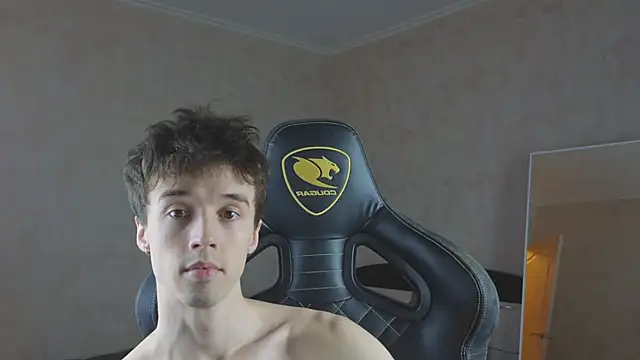 Snapshot of MasonWarholl chatting on 11-21-25, 09:36 MasonWarholl online show from 11-21-25, 09:36