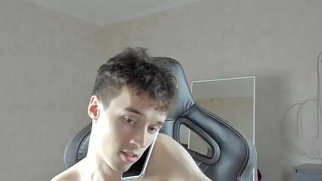 Snapshot of MasonWarholl chatting on 10-16-25, 06:38 MasonWarholl online show from 10-16-25, 06:38