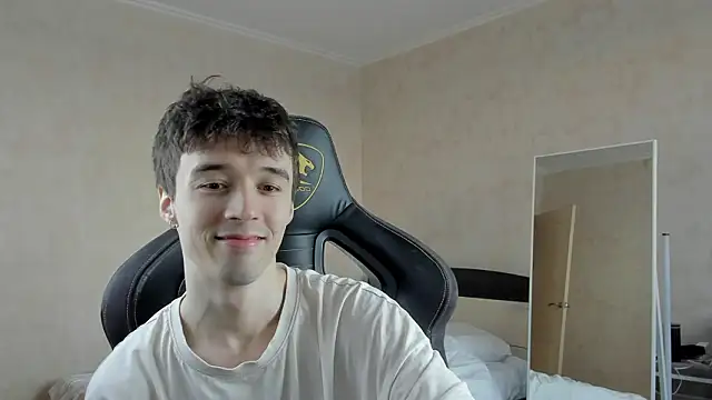 Snapshot of MasonWarholl chatting on 02-13-26, 02:06 MasonWarholl online show from 02-13-26, 02:06