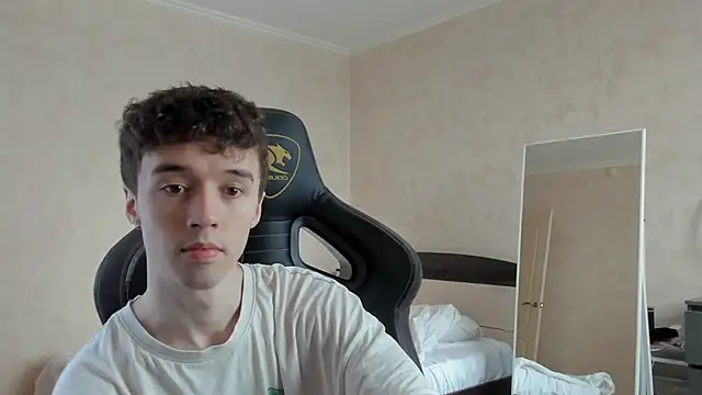 Snapshot of MasonWarholl chatting on 02-12-26, 11:43 MasonWarholl online show from 02-12-26, 11:43