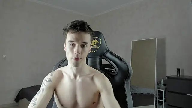 Snapshot of MasonWarholl chatting on 03-18-25, 05:23 MasonWarholl online show from 03-18-25, 05:23