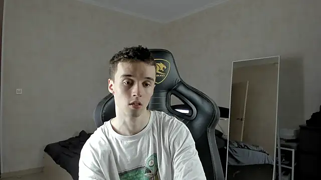 Snapshot of MasonWarholl chatting on 03-04-25, 03:59 MasonWarholl online show from 03-04-25, 03:59