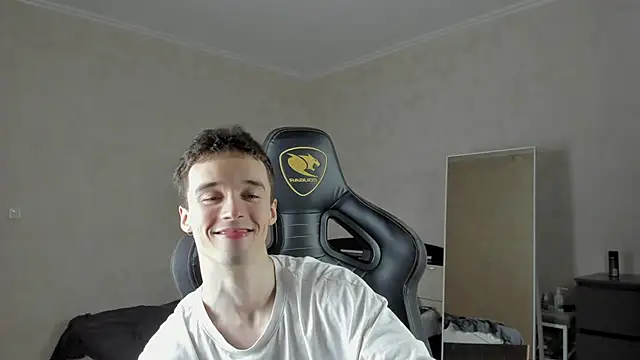 Snapshot of MasonWarholl chatting on 03-21-25, 07:22 MasonWarholl online show from 03-21-25, 07:22