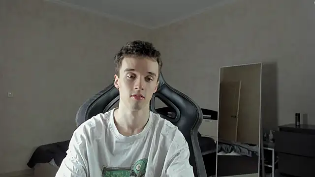 Snapshot of MasonWarholl chatting on 03-19-25, 06:12 MasonWarholl online show from 03-19-25, 06:12