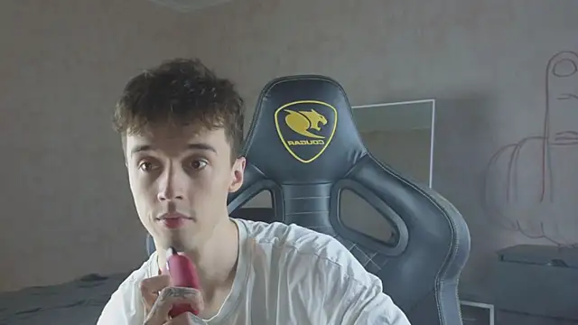 Snapshot of MasonWarholl chatting on 10-18-25, 10:12 MasonWarholl online show from 10-18-25, 10:12