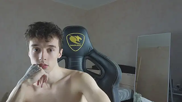 Snapshot of MasonWarholl chatting on 11-15-25, 07:18 MasonWarholl online show from 11-15-25, 07:18