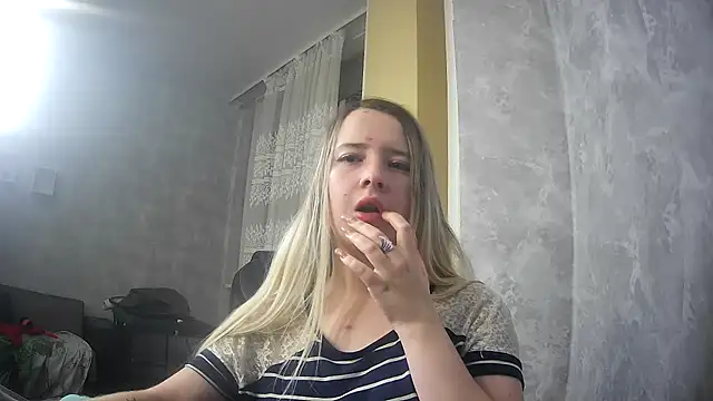 Snapshot of ViolaCandy chatting on 11-20-25, 02:40 ViolaCandy online show from 11-20-25, 02:40