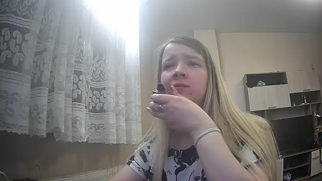 Snapshot of ViolaCandy chatting on 10-27-25, 04:57 ViolaCandy online show from 10-27-25, 04:57