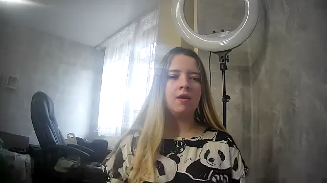 Snapshot of ViolaCandy chatting on 10-30-25, 05:06 ViolaCandy online show from 10-30-25, 05:06