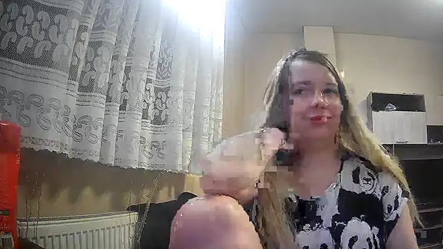 Snapshot of ViolaCandy chatting on 10-28-25, 08:02 ViolaCandy online show from 10-28-25, 08:02