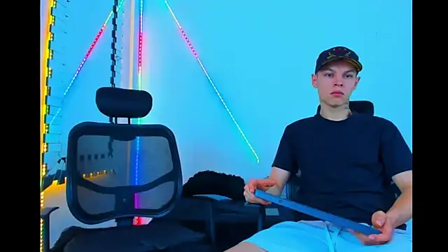 HOT boy2025 online show from 09-18-25, 04:15