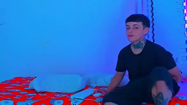 HOT boy2025 online show from 02-23-25, 01:13