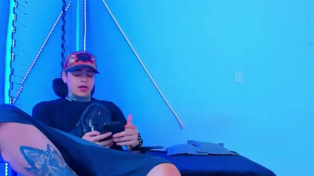 HOT boy2025 online show from 10-22-25, 01:38