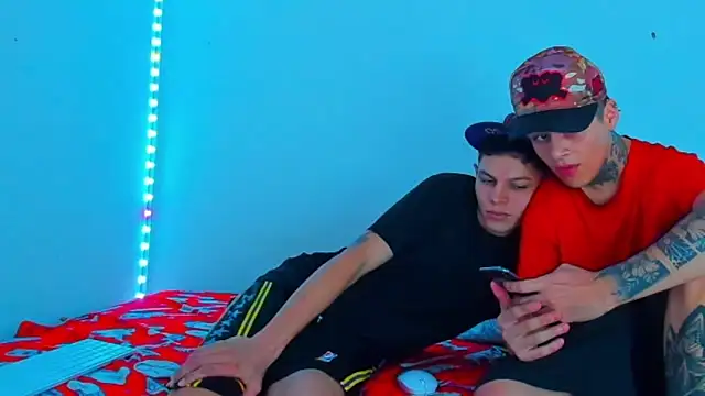 HOT boy2025 online show from 03-22-25, 04:04