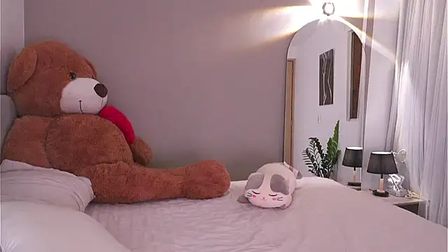 AnnyHizzle online show from 10-22-25, 02:00
