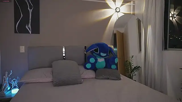 AnnyHizzle online show from 12-18-25, 02:49
