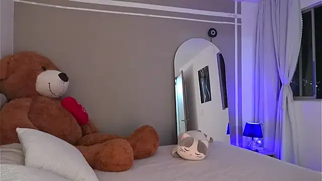 AnnyHizzle online show from 10-02-25, 02:26