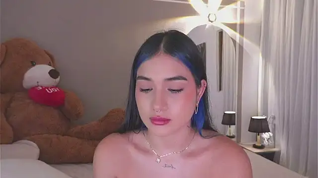 AnnyHizzle online show from 10-16-25, 01:36