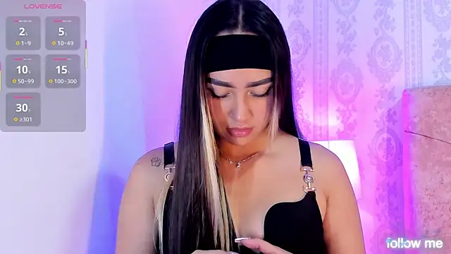 Snapshot of liaa_18 chatting on 04-23-26, 04:30 liaa 18 online show from 04-23-26, 04:30