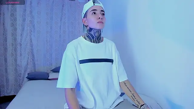 Tinny and Candy online show from 12-20-25, 01:52