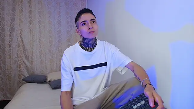 Tinny and Candy online show from 02-24-26, 03:40