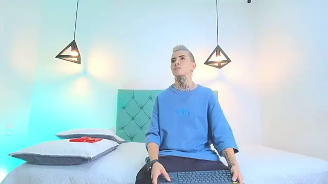 Tinny and Candy online show from 03-03-25, 01:12