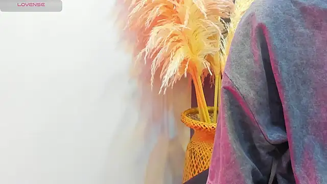 Tinny and Candy online show from 10-18-25, 12:29