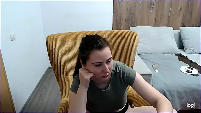 Snapshot of VioletaFlower7 chatting on 05-05-26, 09:12 VioletaFlower7 online show from 05-05-26, 09:12