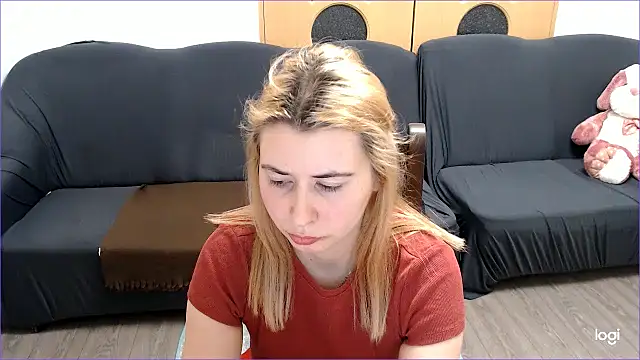 Snapshot of VioletaFlower7 chatting on 03-17-25, 04:43 VioletaFlower7 online show from 03-17-25, 04:43