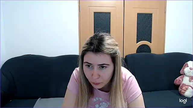 Snapshot of VioletaFlower7 chatting on 03-18-25, 06:39 VioletaFlower7 online show from 03-18-25, 06:39