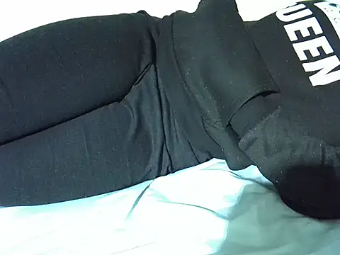 naughtycate  online show from 12-23-25, 09:30