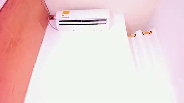 MiaKirshner online show from 11-13-25, 03:38