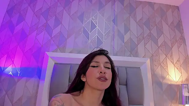 Ginger Violetta  online show from 05-26-26, 07:34