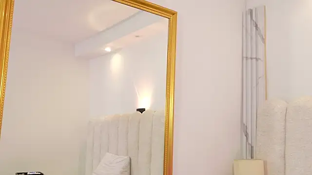 Juliabadlee online show from 11-03-25, 07:17