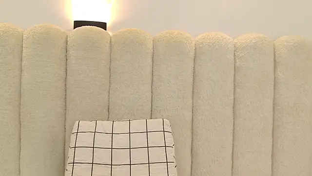 Juliabadlee online show from 11-26-25, 09:15