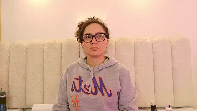 Juliabadlee online show from 03-24-26, 11:27