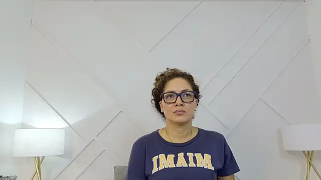 Juliabadlee online show from 05-25-26, 12:10