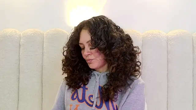 Juliabadlee online show from 04-17-26, 12:02