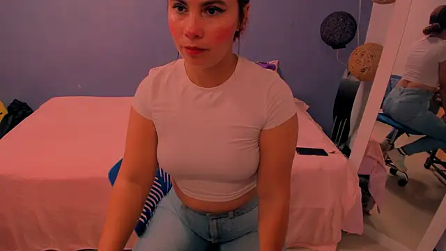 Snapshot of gigi_stephans chatting on 02-15-25, 12:48 gigi stephans online show from 02-15-25, 12:48