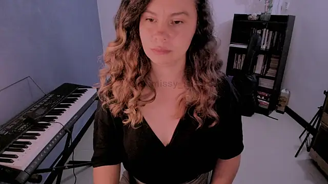 gigi stephans online show from 07-25-26, 01:46