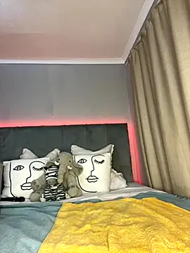 HugeMassiveBooty online show from 10-19-25, 07:49