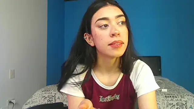 Julieta De Los Angeles online show from 10-24-25, 01:43